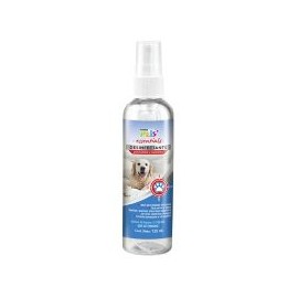 El Desinfectante Essentials para patas y cojinetes sanitiza las patitas de los perros y gatos después del paseo.